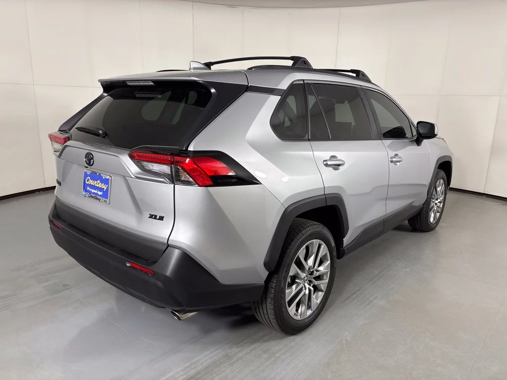 Used 2025 Silver Toyota XLE Premium image 8