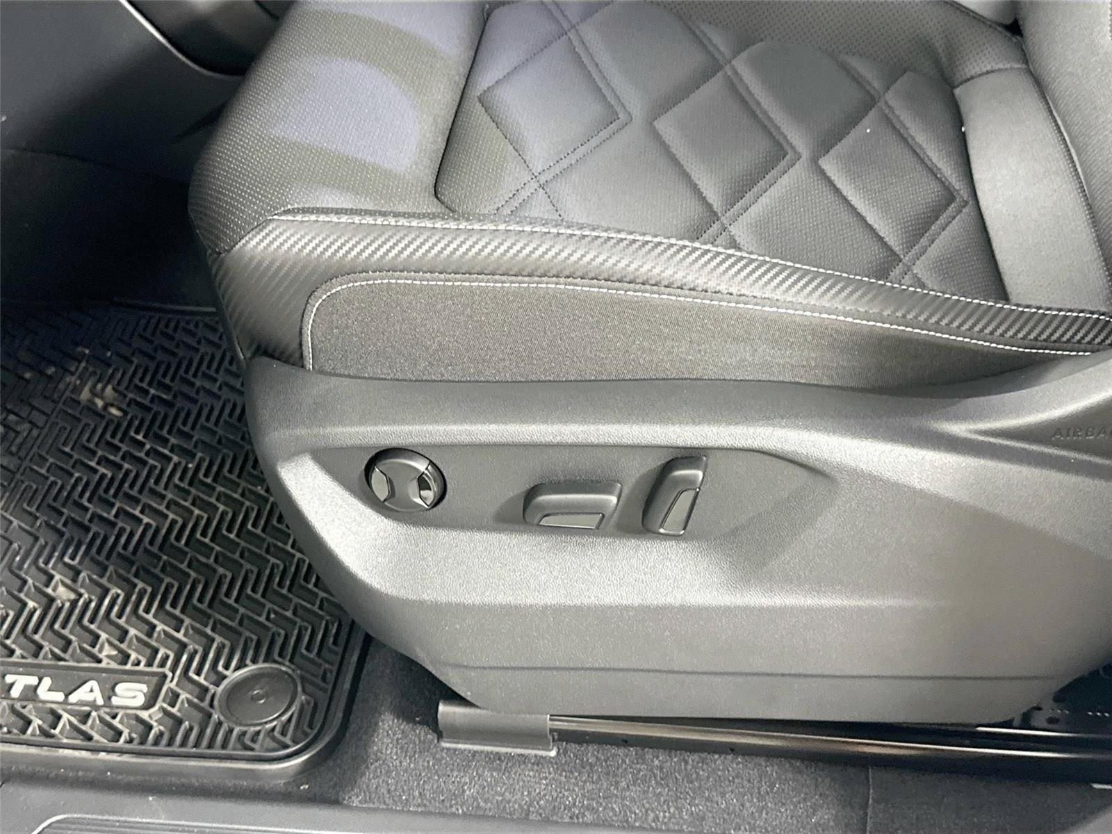 New 2026 Opal White Pearl Volkswagen 2.0T SE image 16