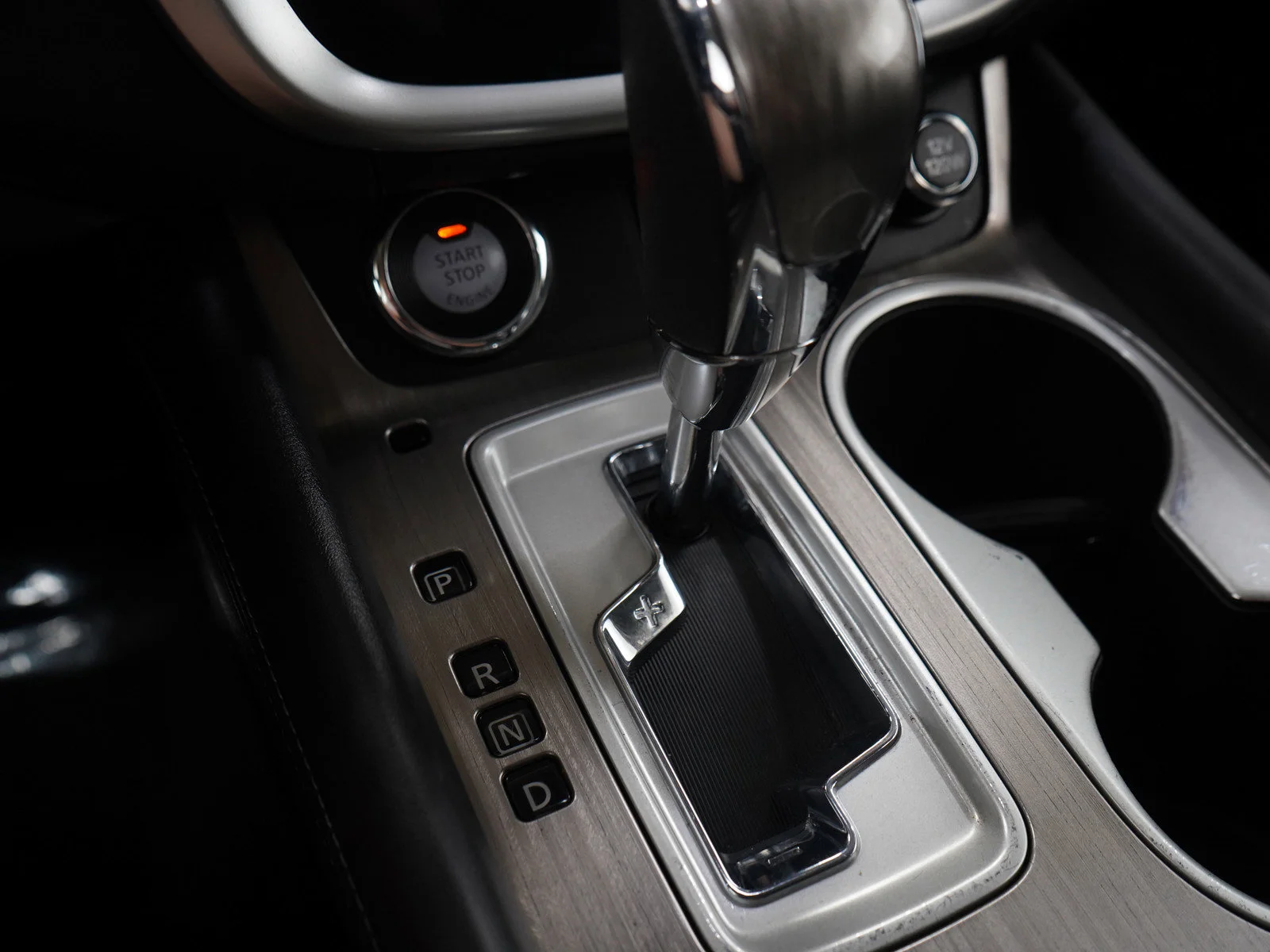 Used 2017 White Nissan SL image 29