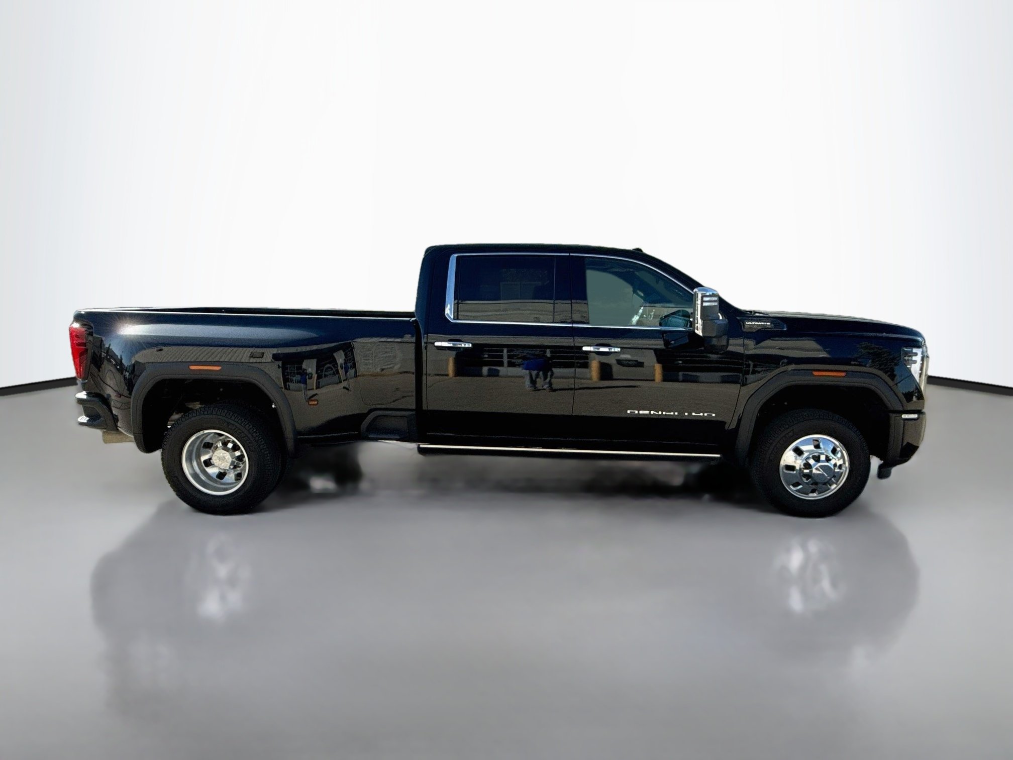Used 2024 Onyx Black GMC Denali Ultimate image 8