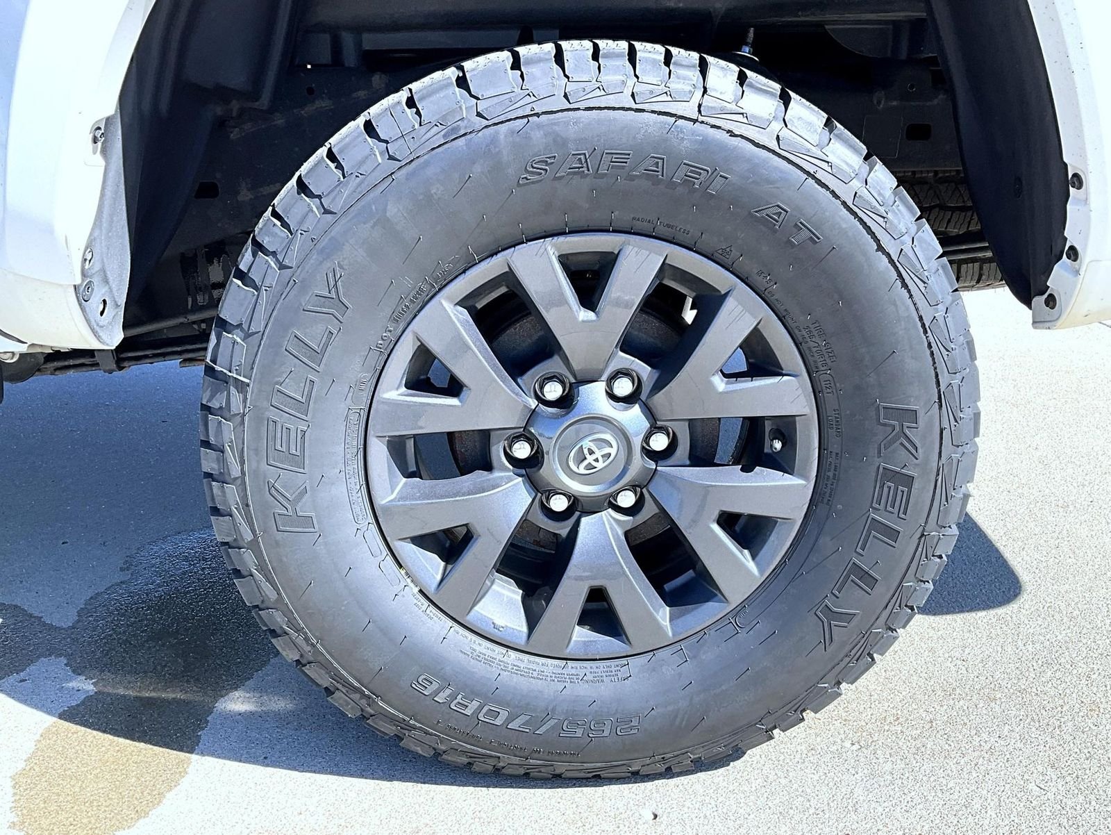 Used 2022 White Toyota SR5 image 25