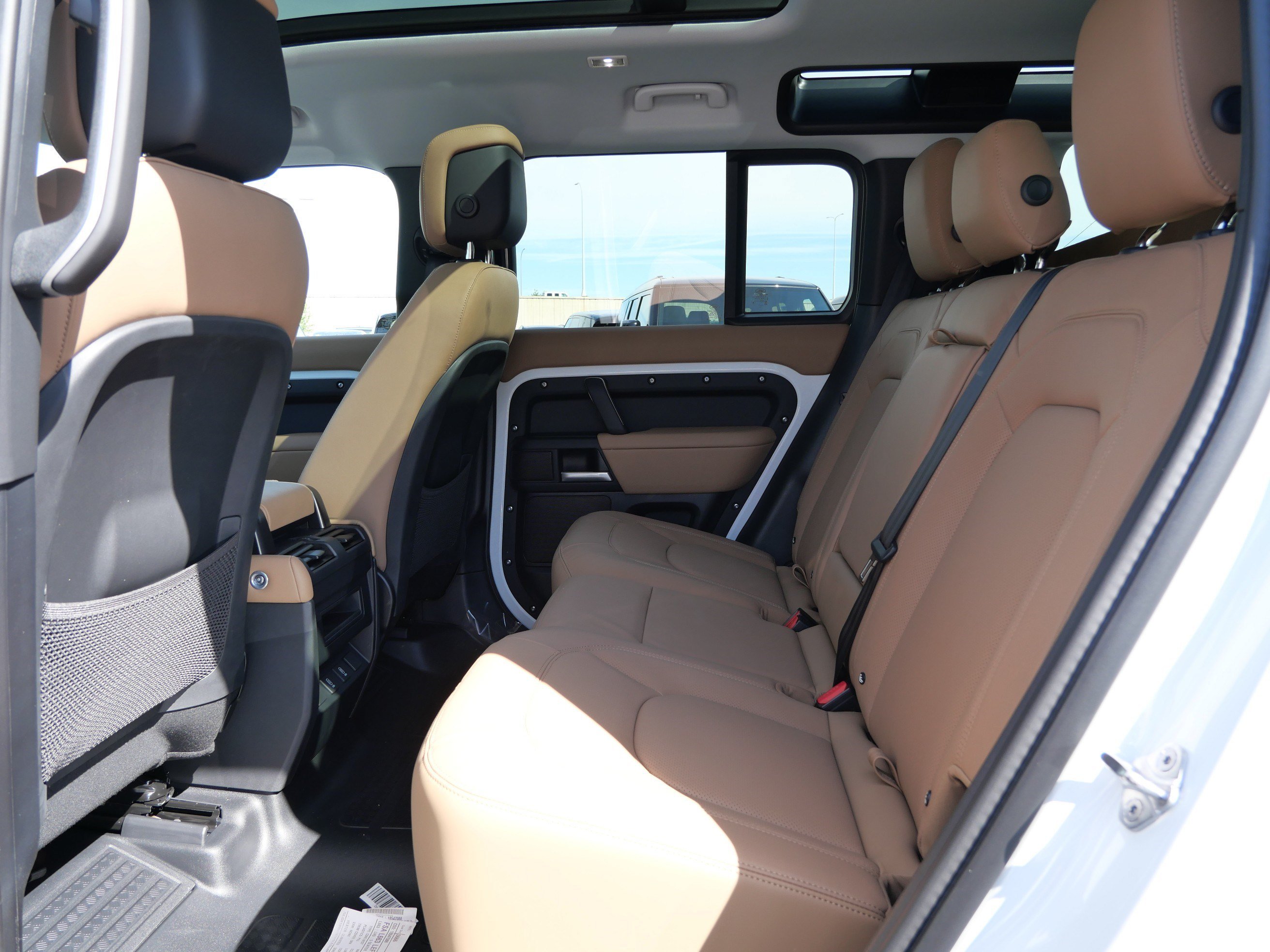 New 2026 Fuji White Land Rover X-Dynamic SE image 6