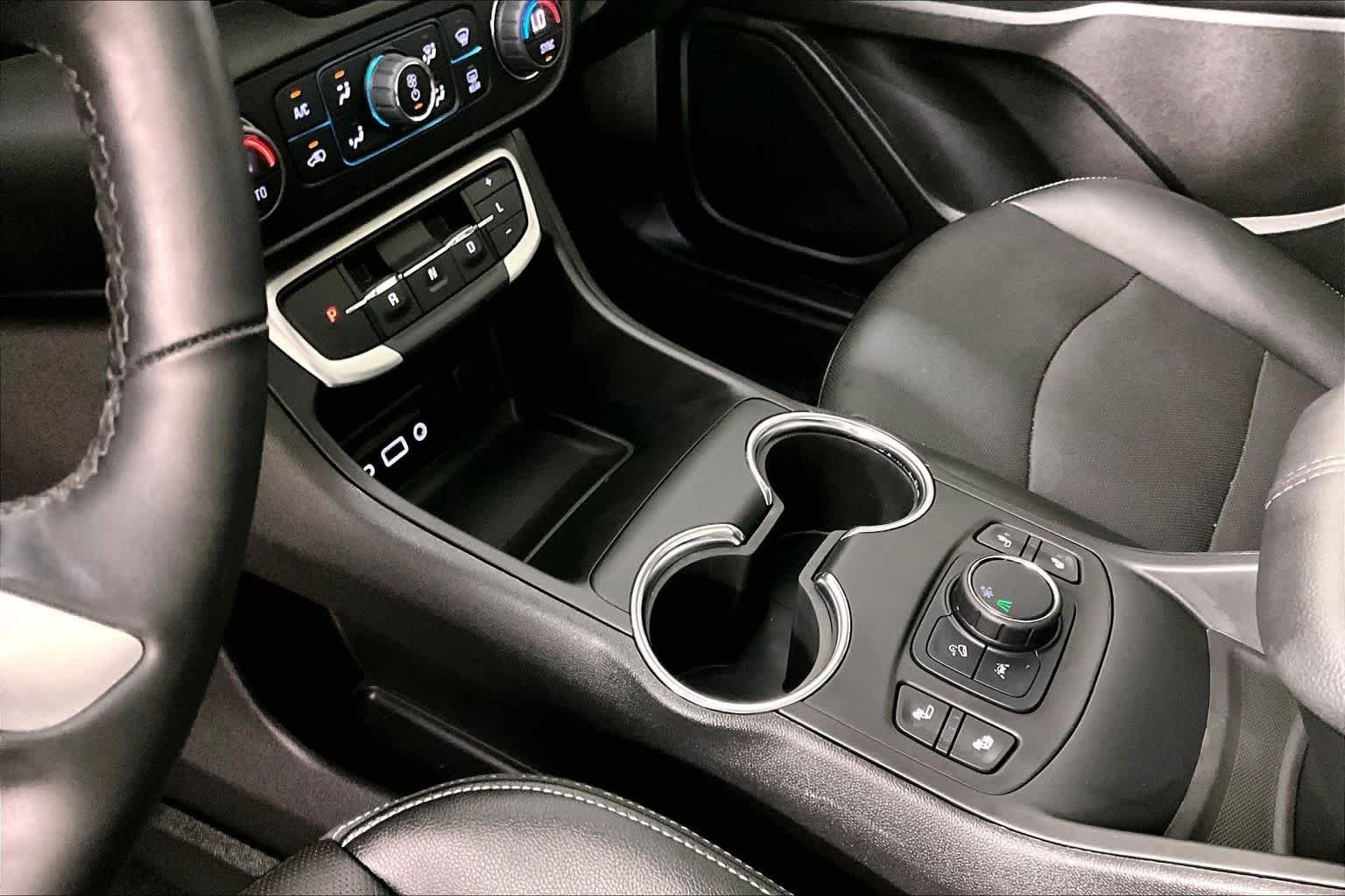 2024 GMC Terrain SLT - Photo 16