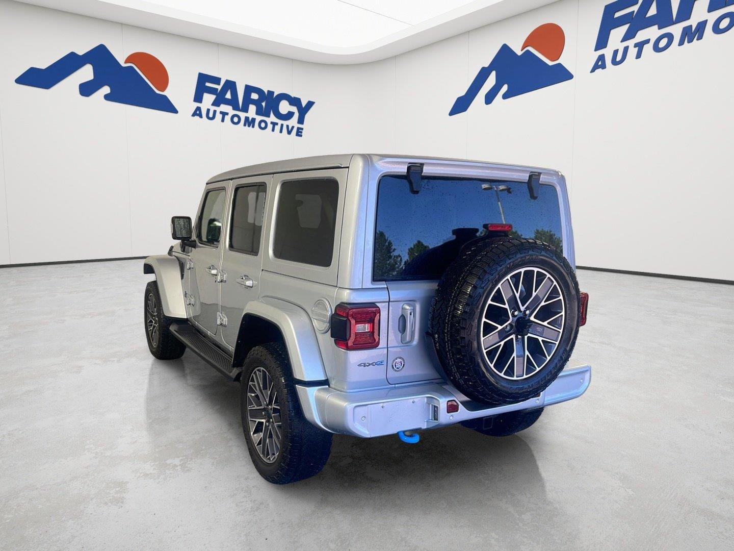 Used 2024 Silver Zynith Clearcoat Jeep High Altitude image 27