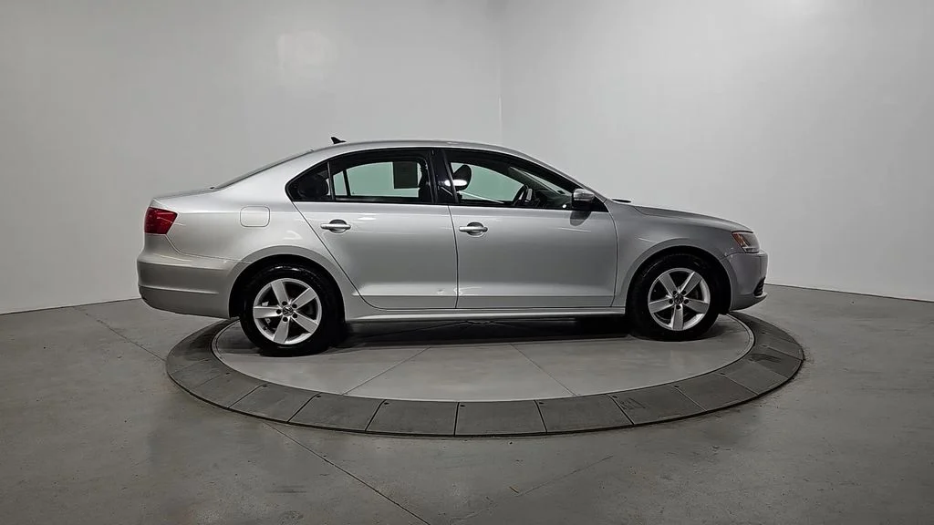 Used 2012 Silver Volkswagen TDI image 6