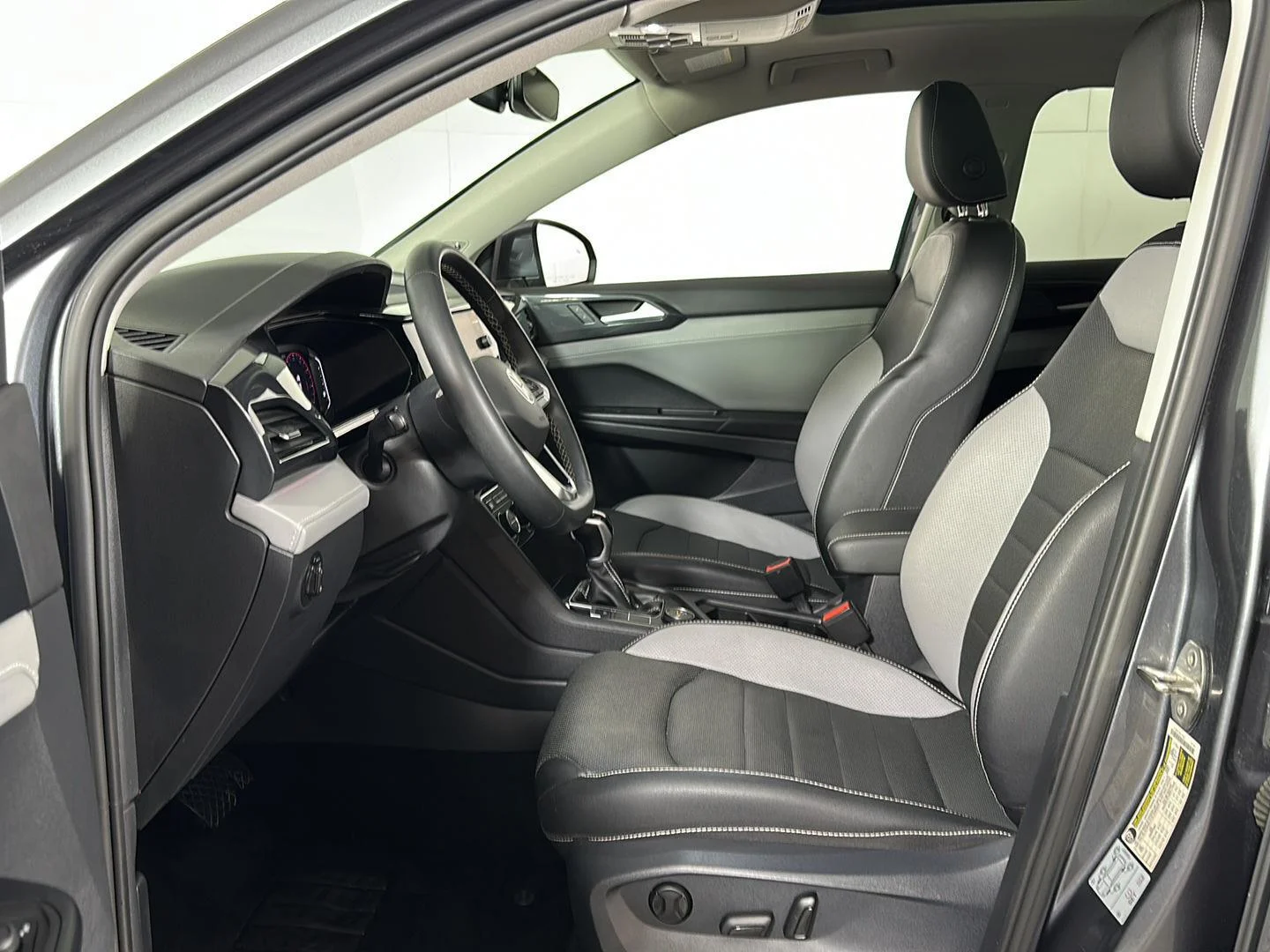 Used 2022 Platinum Gray Metallic Volkswagen SEL image 15