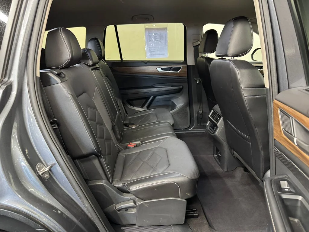 Used 2024 Gray Volkswagen 2.0T SE w/Technology image 28
