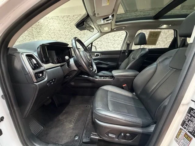 Used 2022 White Kia X-Line EX image 19