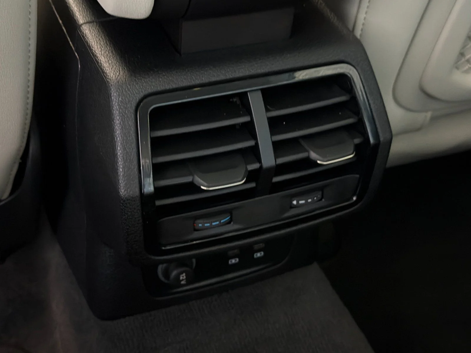 Used 2024  Audi Premium image 12