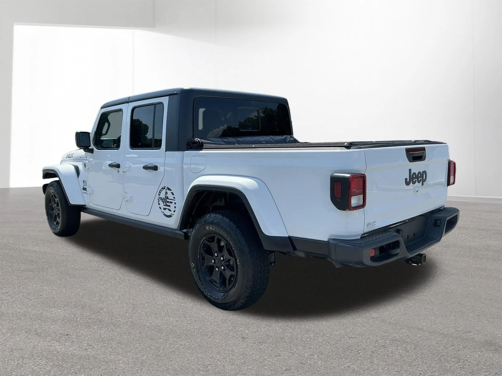 Used 2022 White Jeep Willys image 5