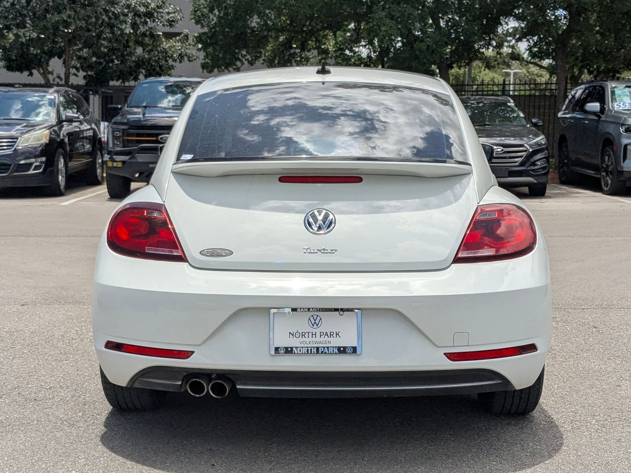 Used 2019 Pure White Volkswagen SE image 4