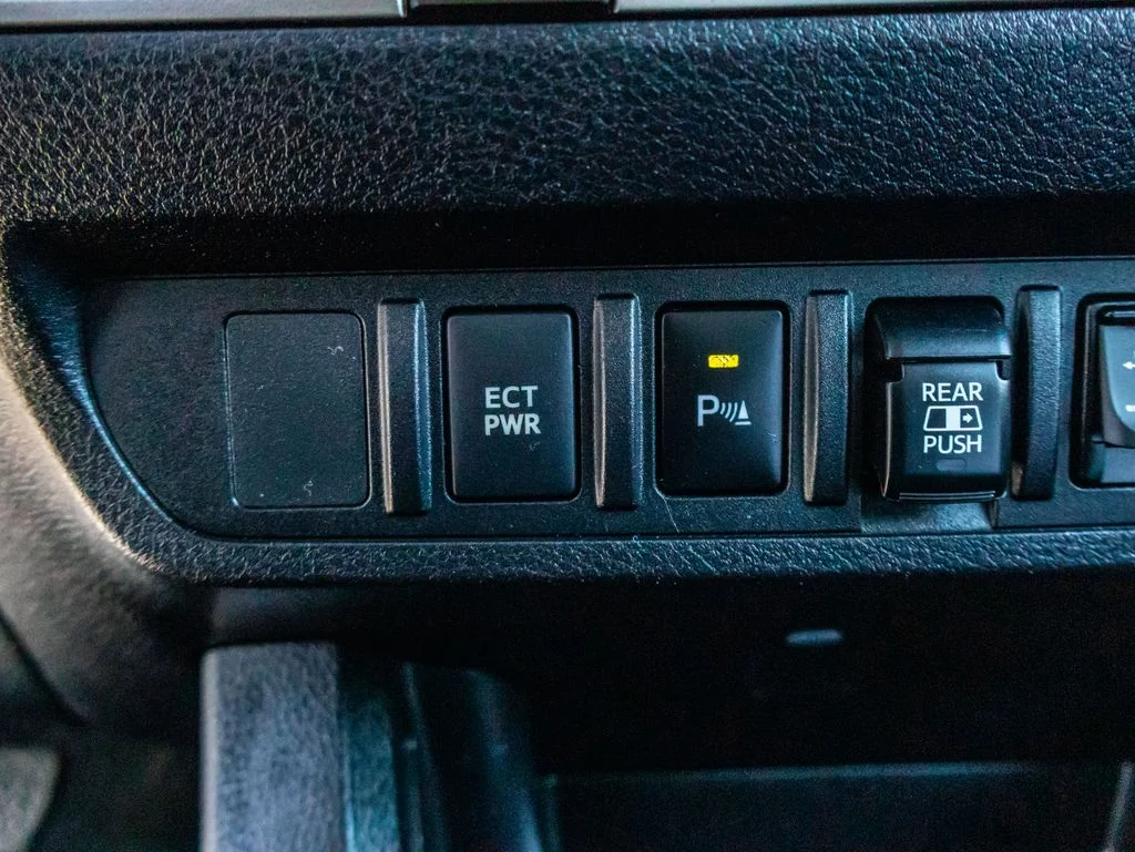 Used 2019 White Toyota SR5 image 29