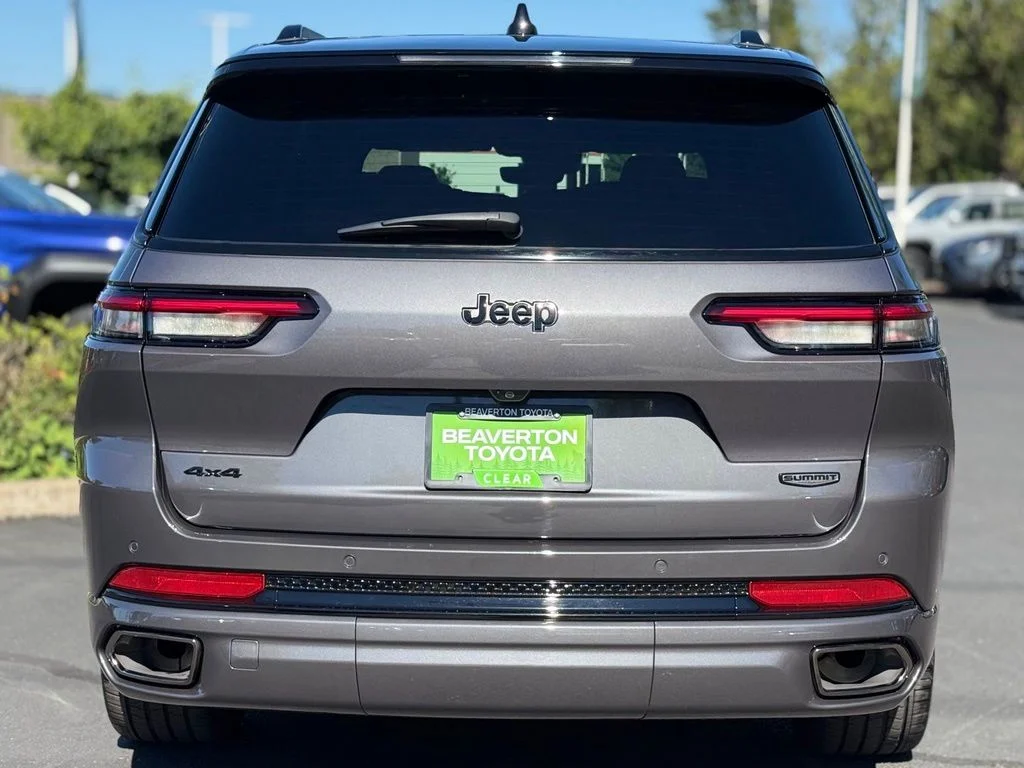Used 2025 Gray Jeep Summit image 4