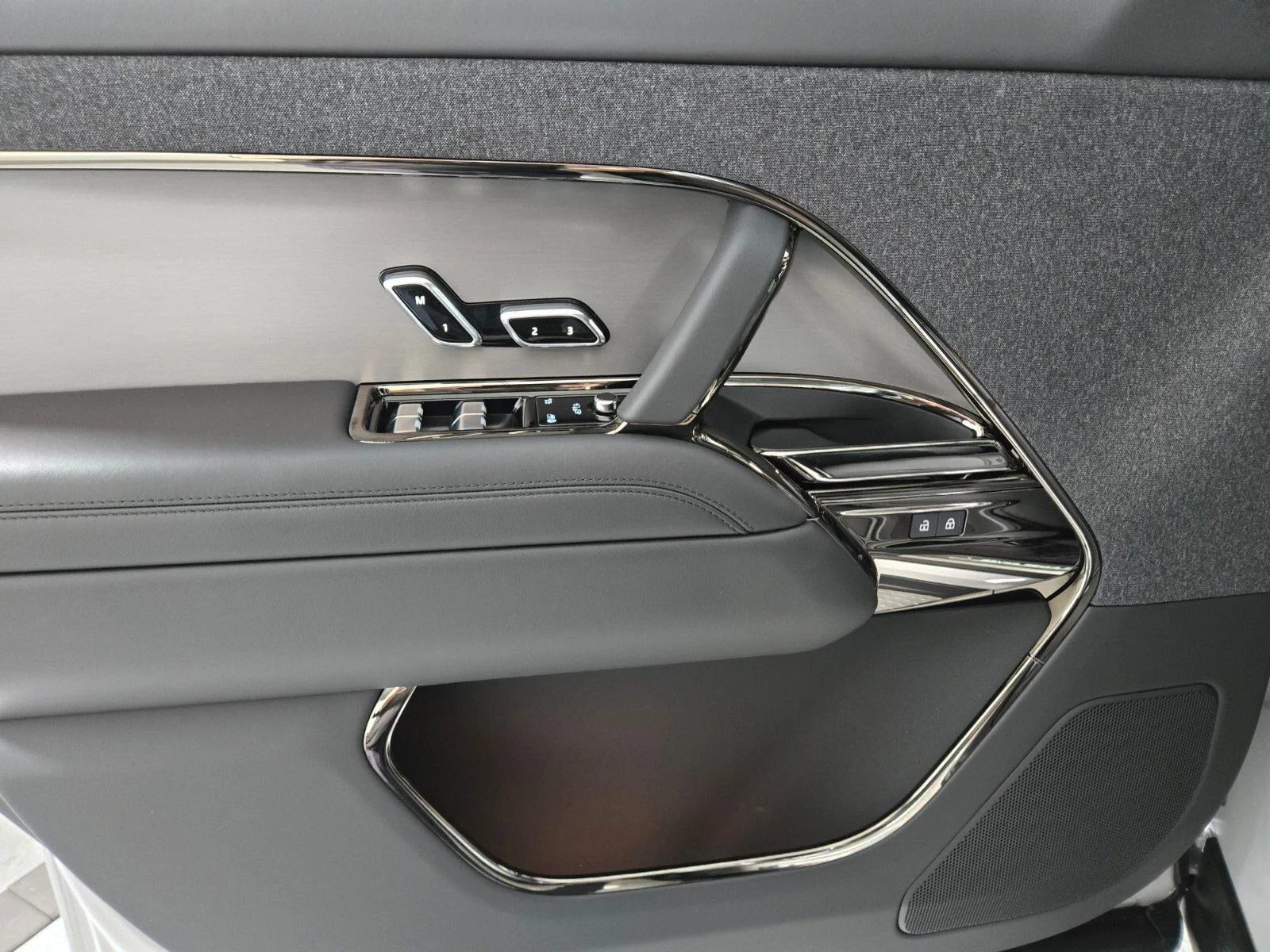 New 2026 Borasco Grey Land Rover Dynamic SE image 22