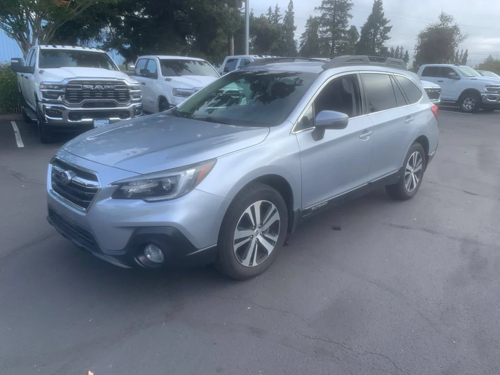 Used 2019 Ice Silver Metallic Subaru 2.5i image 1