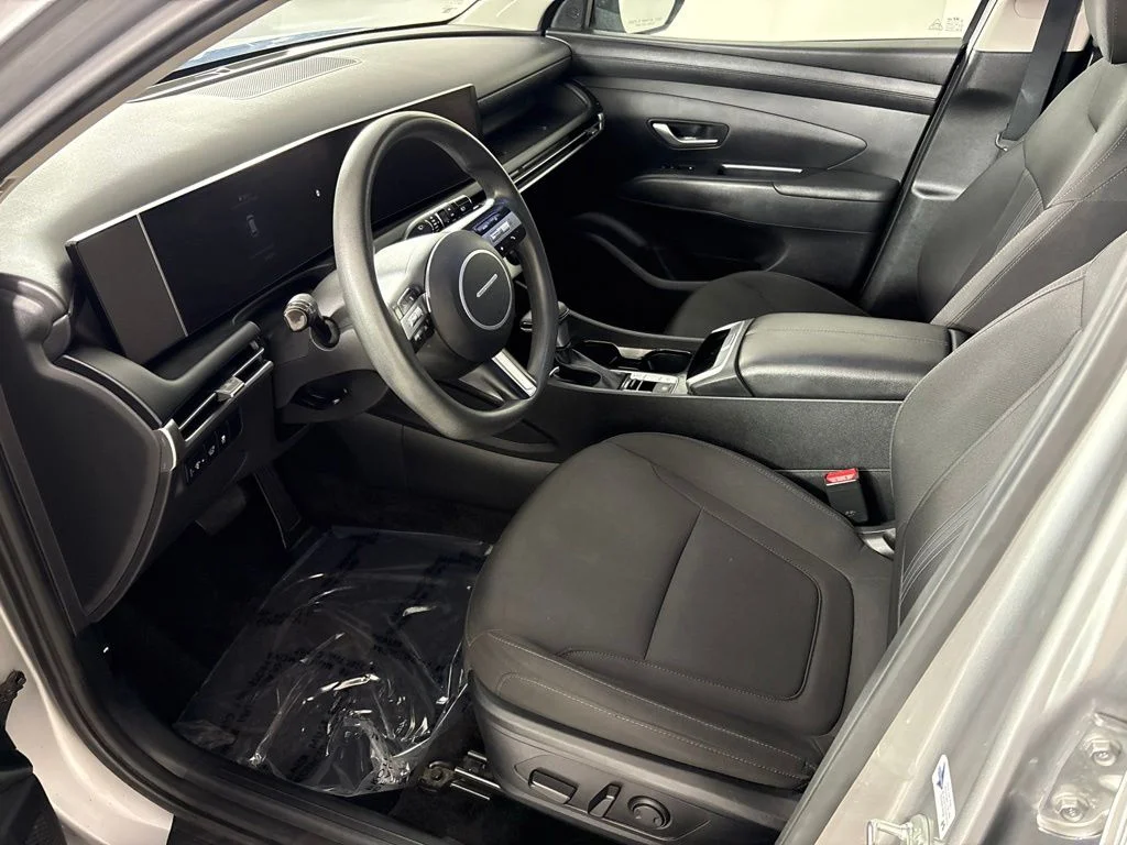 Used 2025 Silver Hyundai SEL image 31