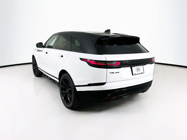 Certified Used 2026  Land Rover Dynamic SE image 7