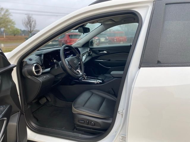 Used 2025 White Chevrolet ACTIV image 17