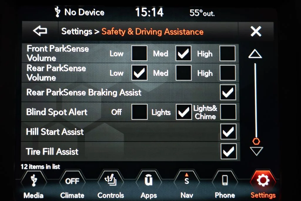 Used 2023 Black Jeep Altitude image 19