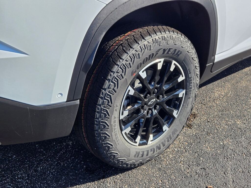 New 2026 Polar White Tricoat Chevrolet Z71 image 11