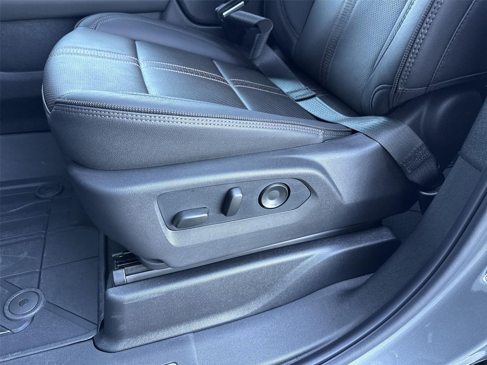New 2026 Sterling Gray Metallic Chevrolet High Country image 24