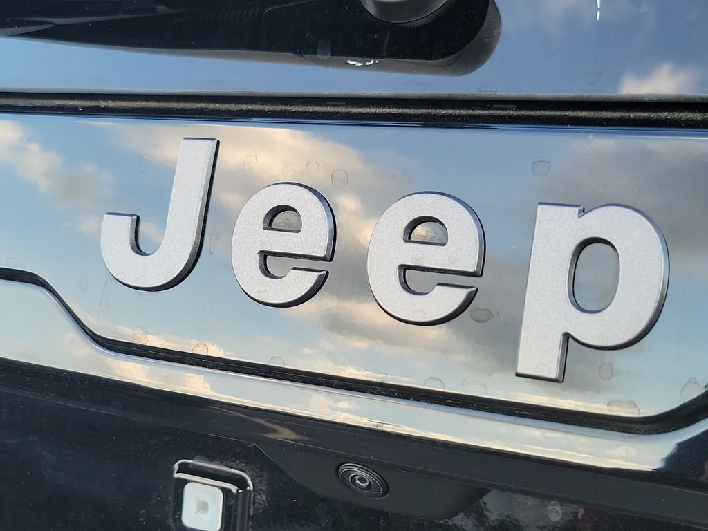 New 2026 Diamond Black Crystal Pearlcoat Jeep Limited image 6
