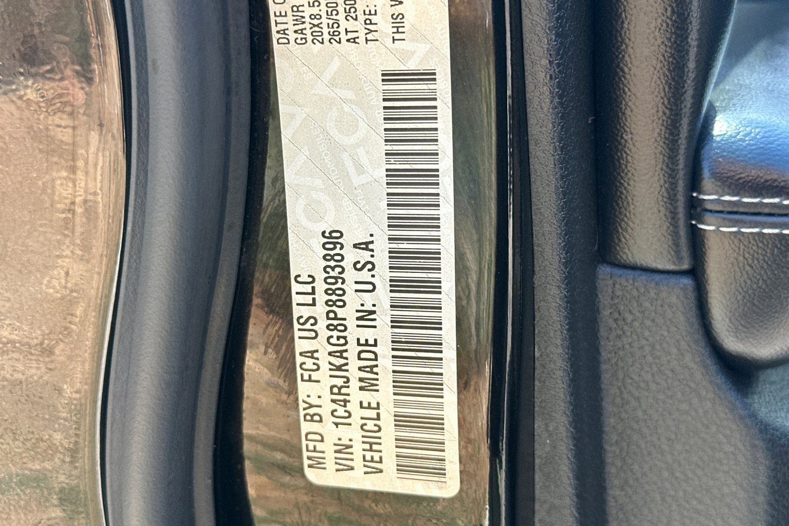 Used 2023 Black Jeep Altitude image 29