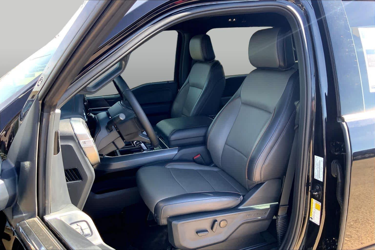 Used 2025 Agate Black Metallic Ford LARIAT image 8