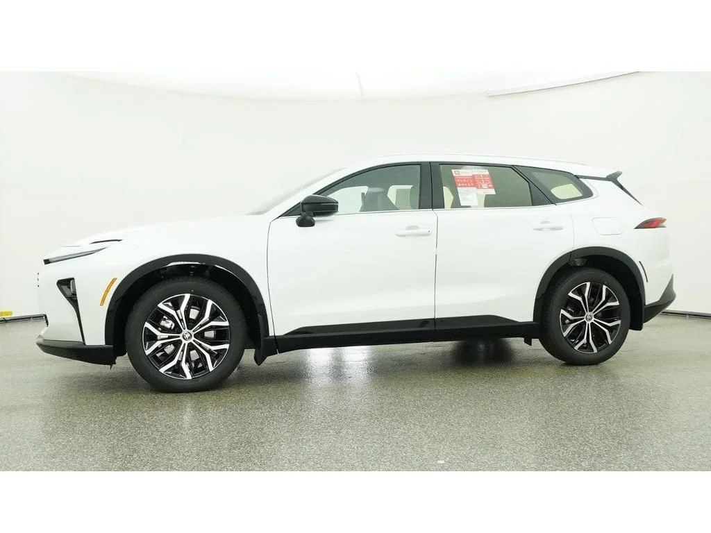 New 2026 Oxygen White Toyota XLE image 18