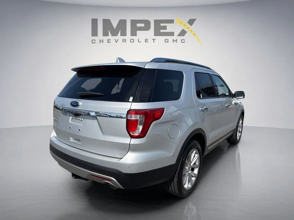 Used 2017 Silver Ford Limited image 5