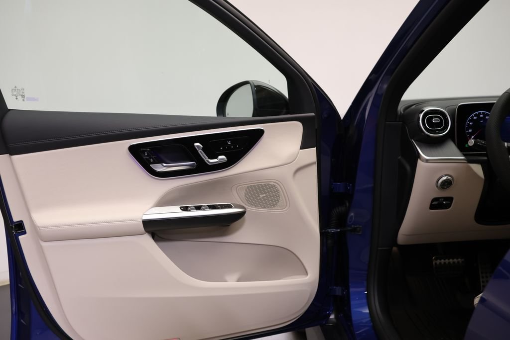 Used 2027 Starling Blue Metallic Mercedes-Benz GLC 300 image 30