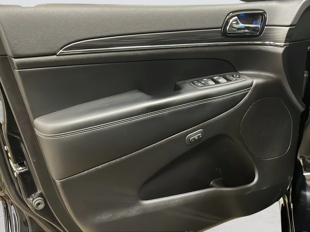 Used 2021 Black Jeep Limited image 24