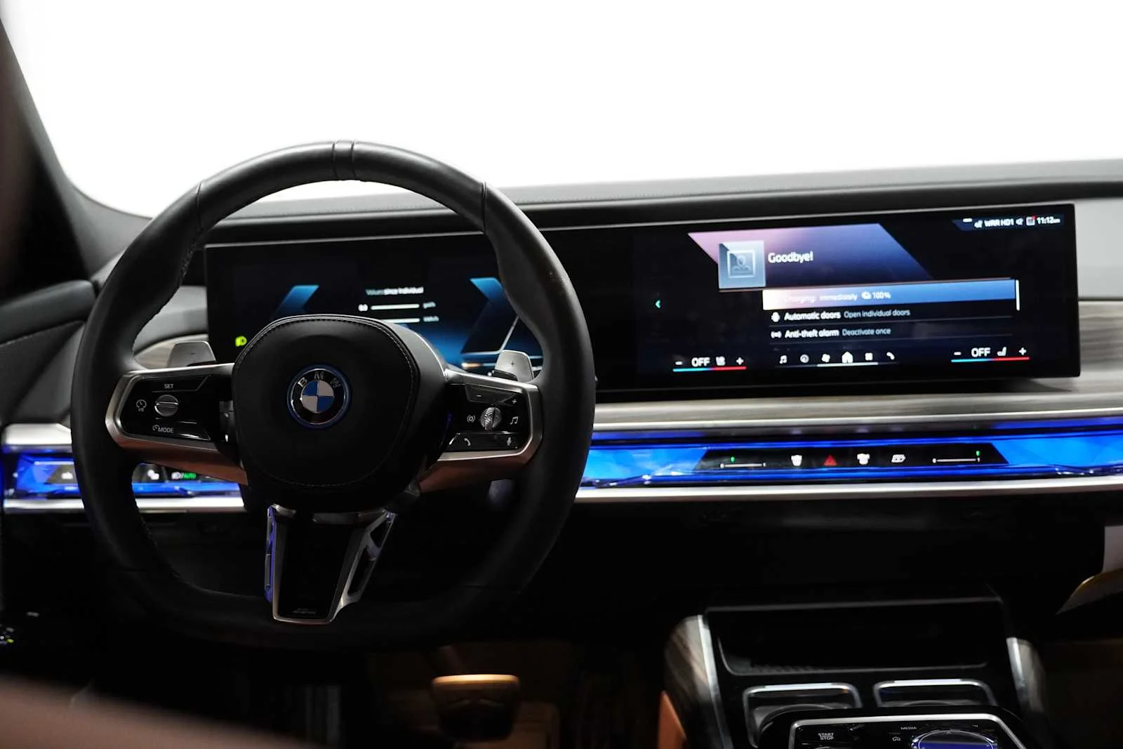 Used 2025 Carbon Black Metallic BMW 750e xDrive image 22