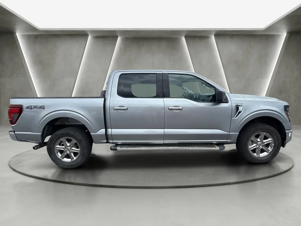 Used 2025 Silver Ford XLT image 8