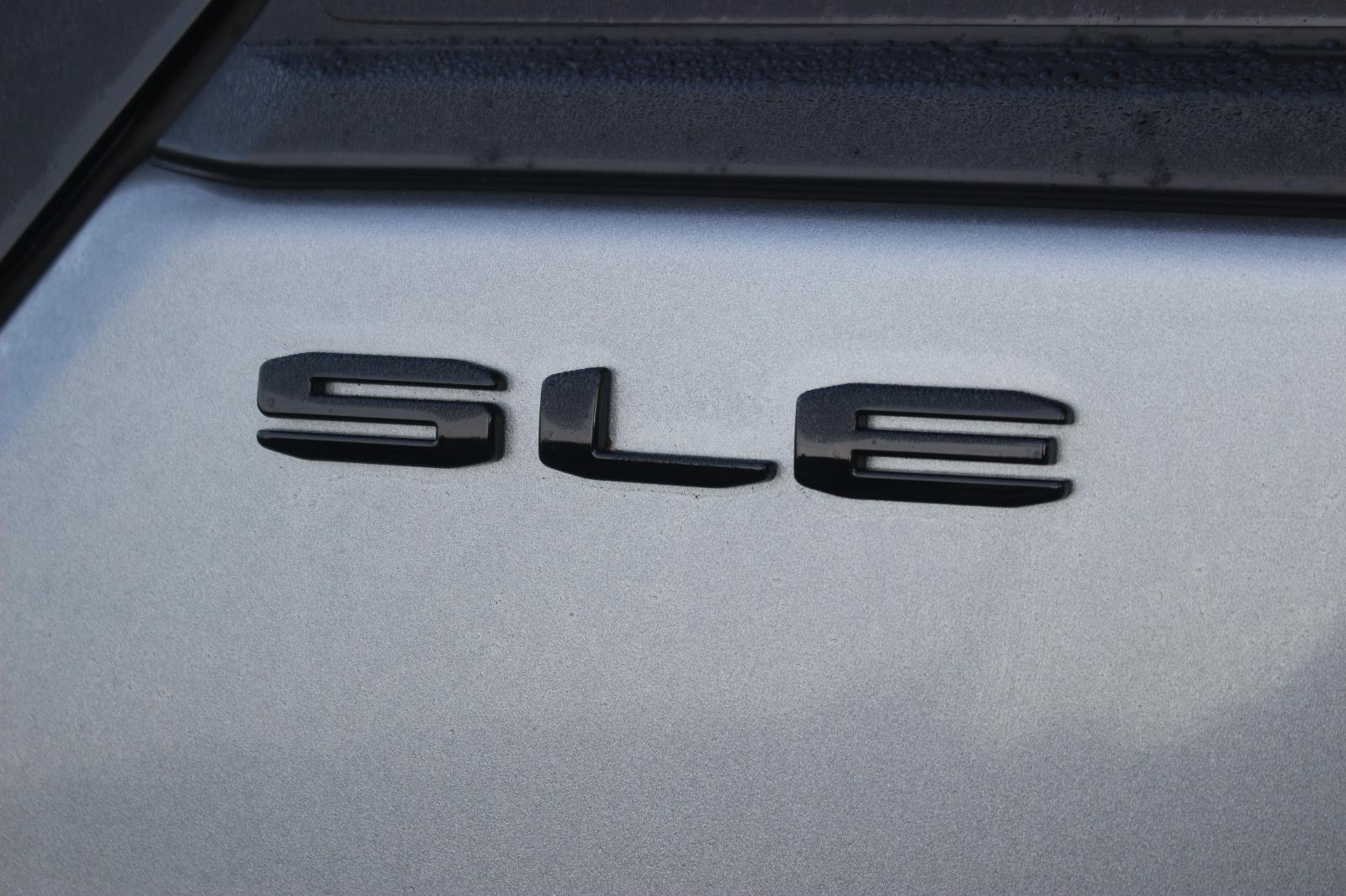 Used 2023 Sterling Metallic GMC SLE image 10