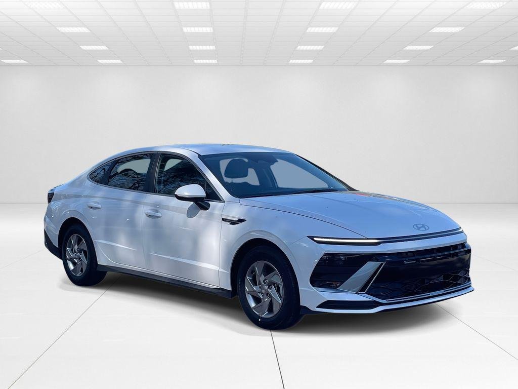 New 2026 White Hyundai SE image 1
