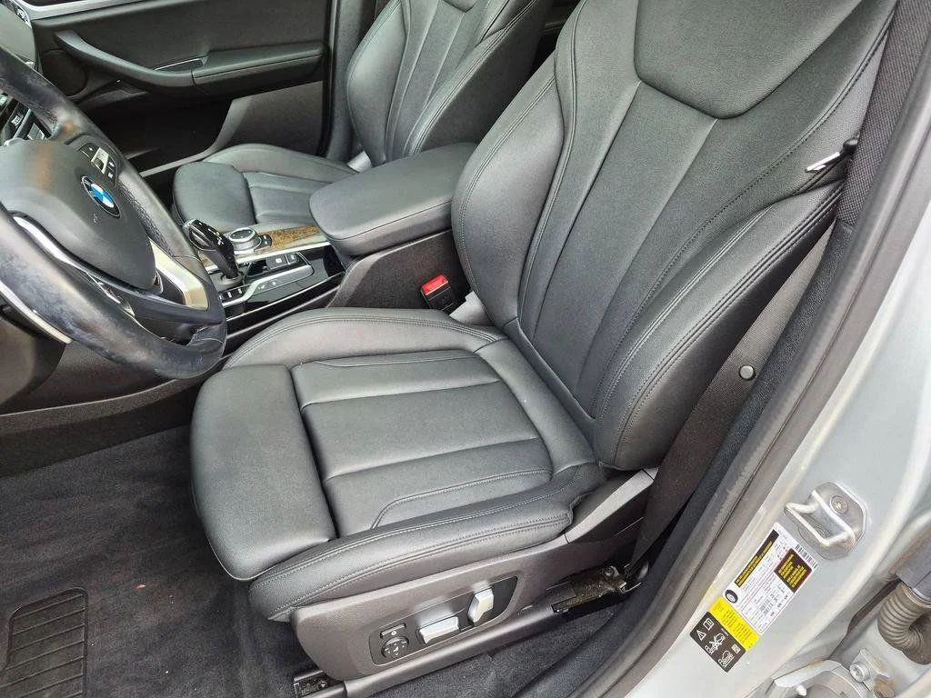 Used 2020 Silver BMW xDrive30i image 25