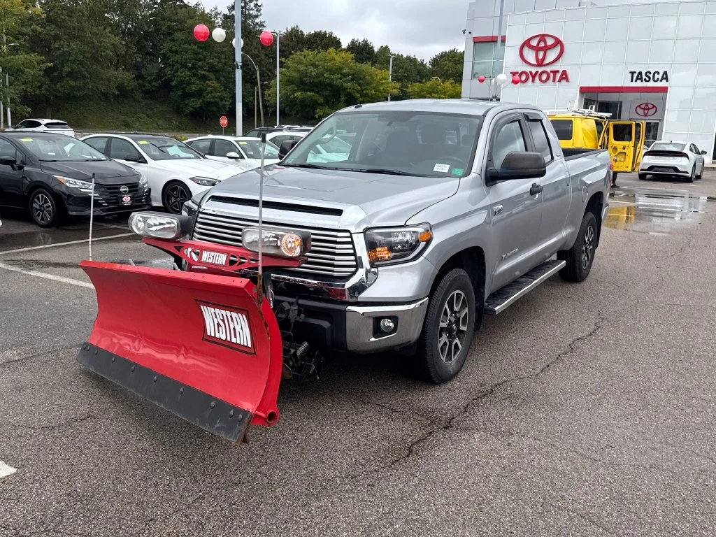 Used 2015 Silver Toyota SR5 image 3