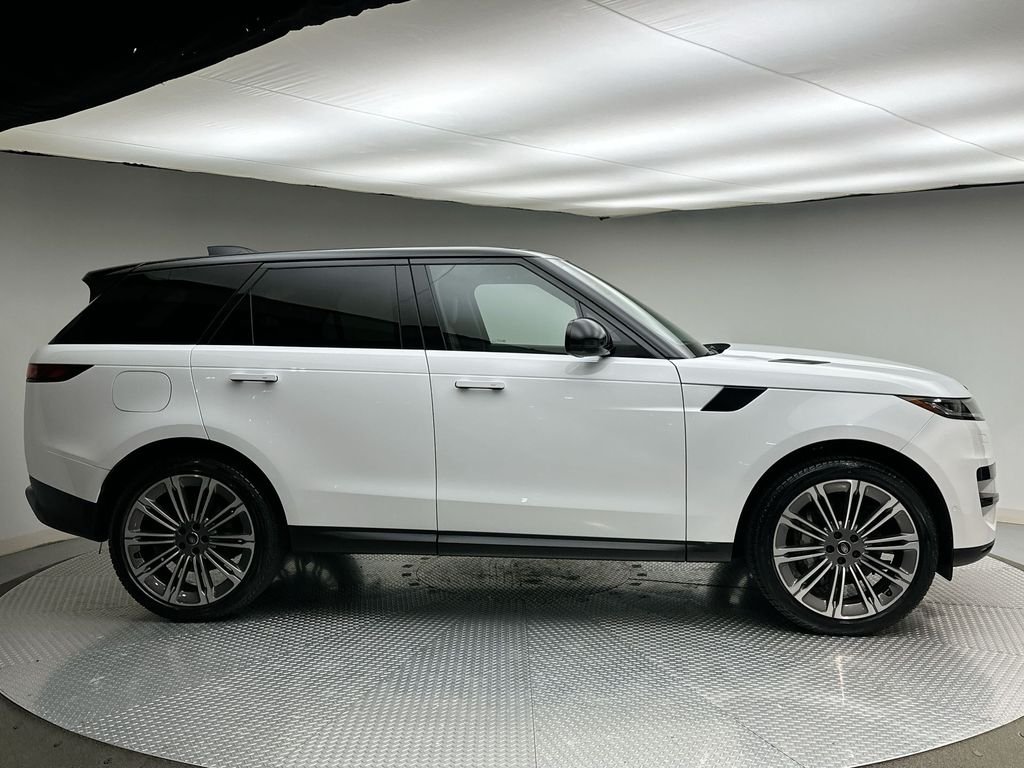 Used 2024 Fuji White Land Rover SE image 14