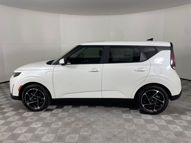 Used 2023 White Kia EX image 6