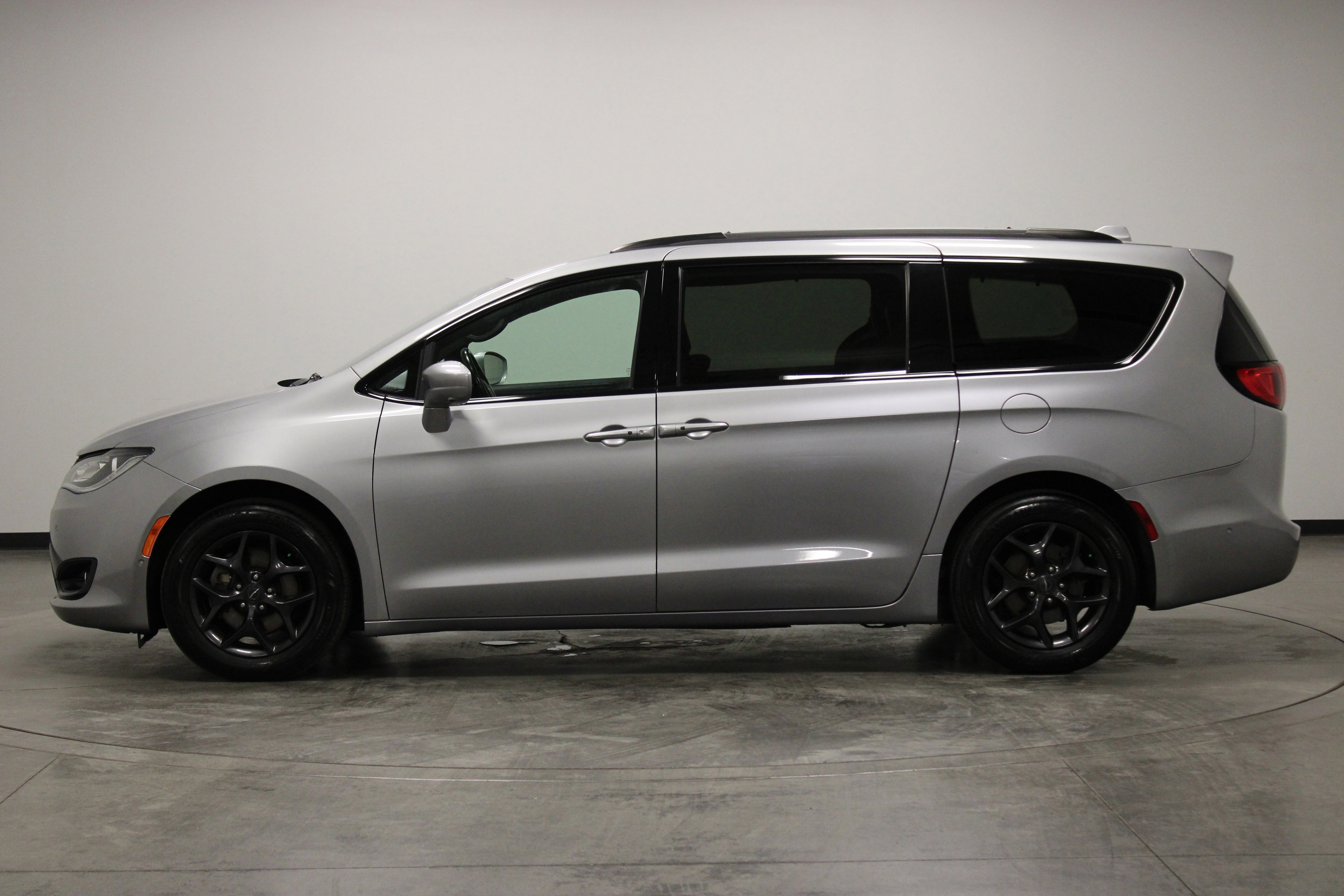 Used 2020 Billet Silver Metallic Clearcoat Chrysler Touring L Plus image 5