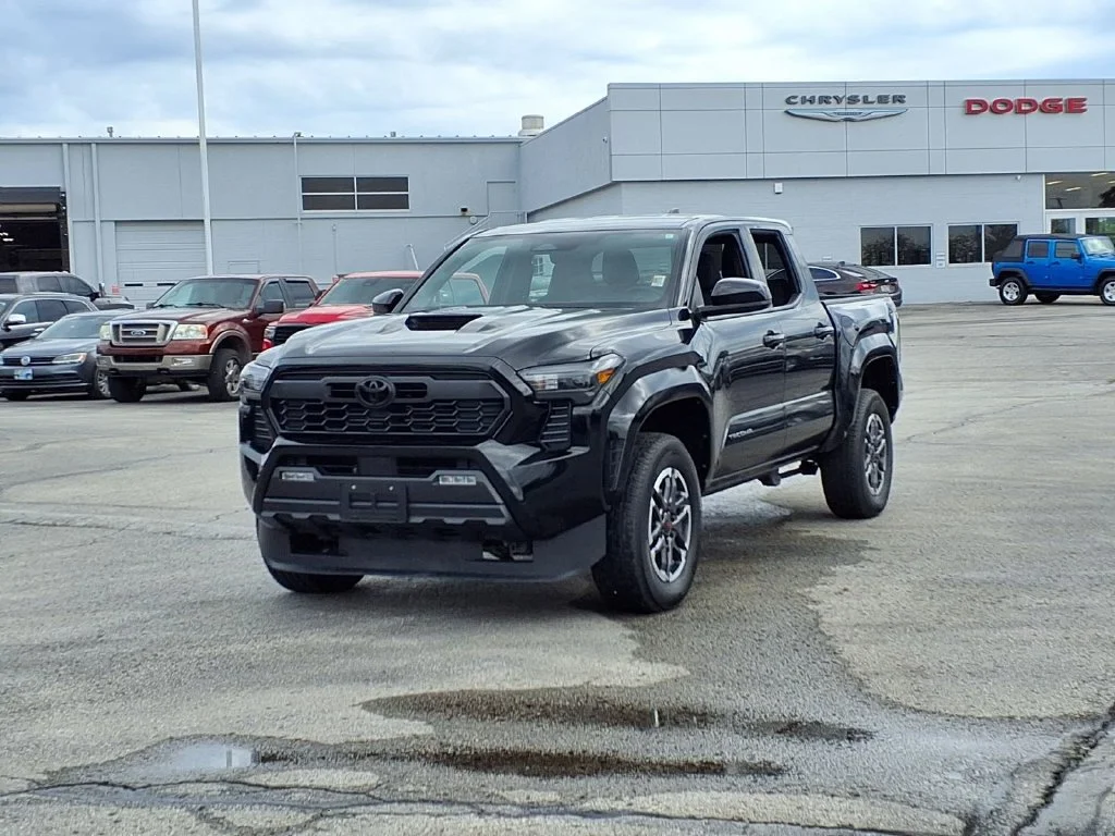 Used 2026 Toyota Tacoma TRD Sport with VIN 3TMLB5JN6TM233204 for sale in Kansas City