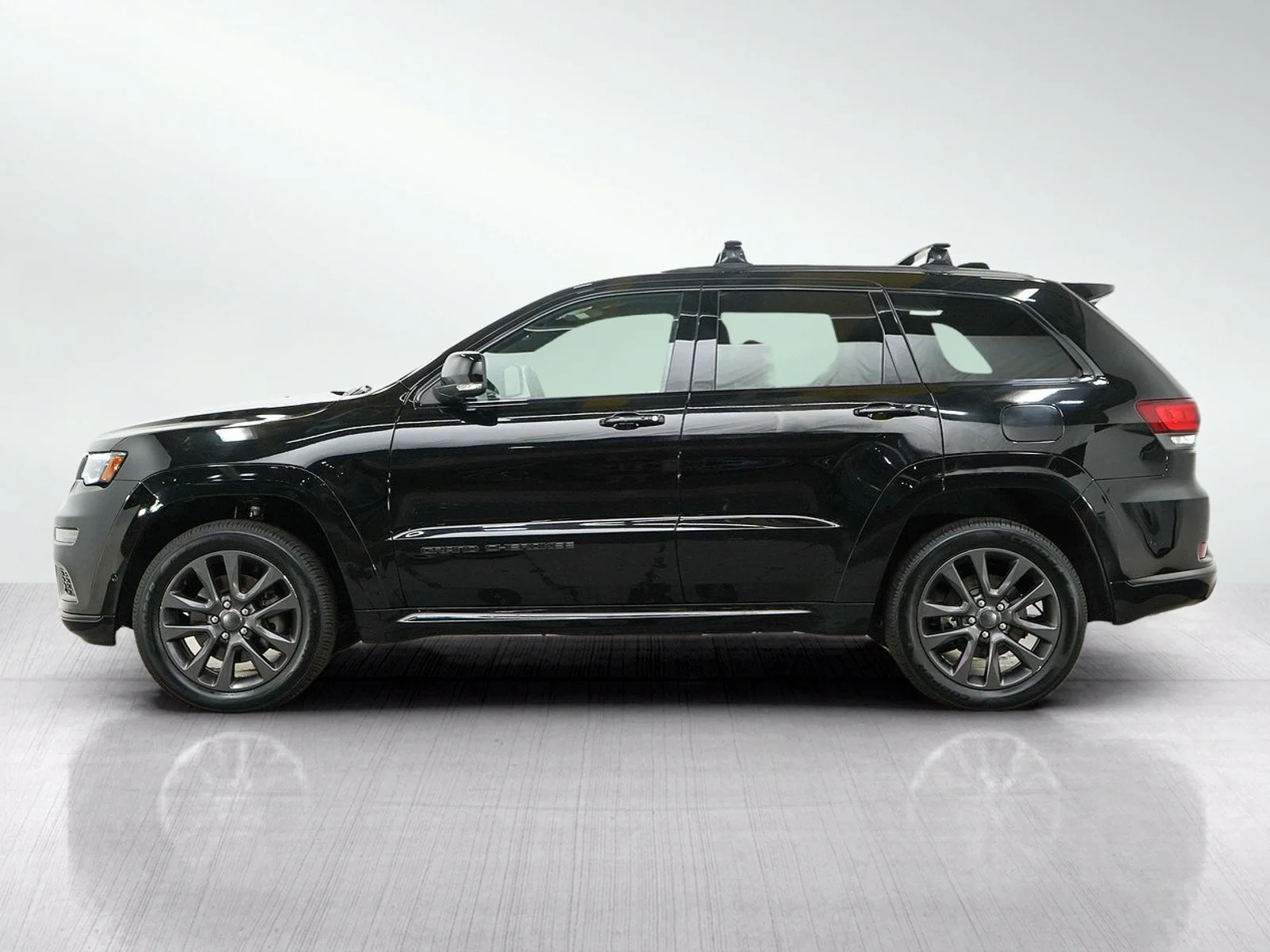 Used 2019 Jeep Grand Cherokee High Altitude with VIN 1C4RJFCT3KC679986 for sale in Hopkins, Minnesota