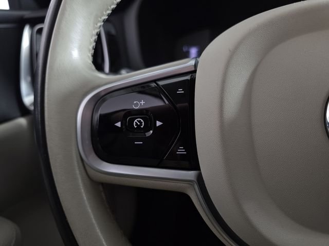 Used 2019 Black / Stone Volvo T5 Momentum image 15