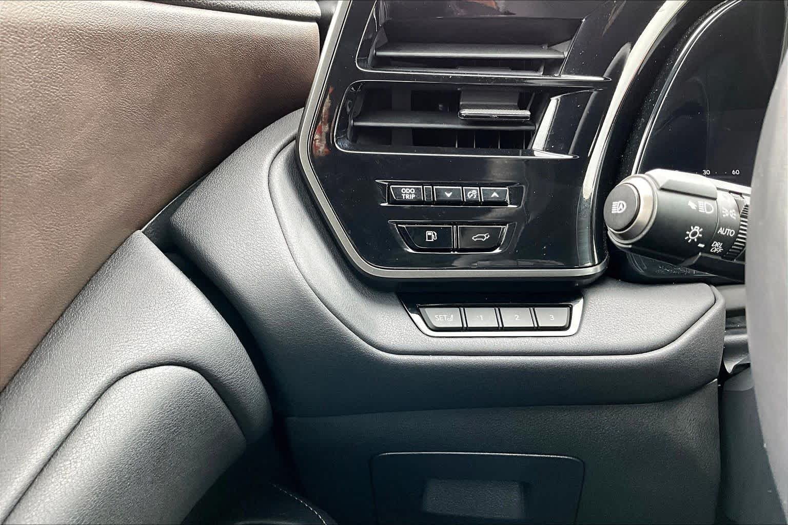 Certified Used 2025 Wind Chill Pearl Lexus Premium image 36