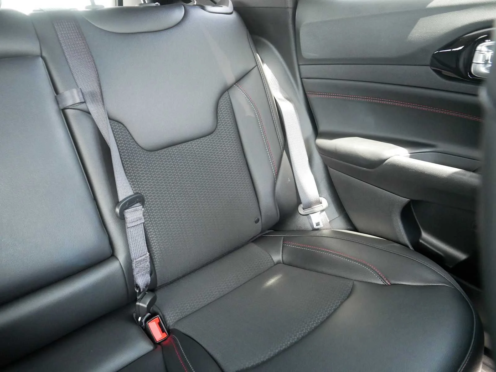2025 Jeep Compass Trailhawk - Photo 14