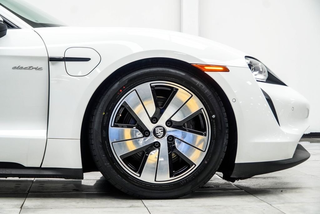 Used 2024 White Porsche Base image 11
