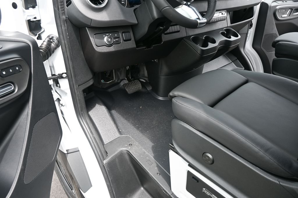 New 2026 Arctic White Mercedes-Benz  image 7