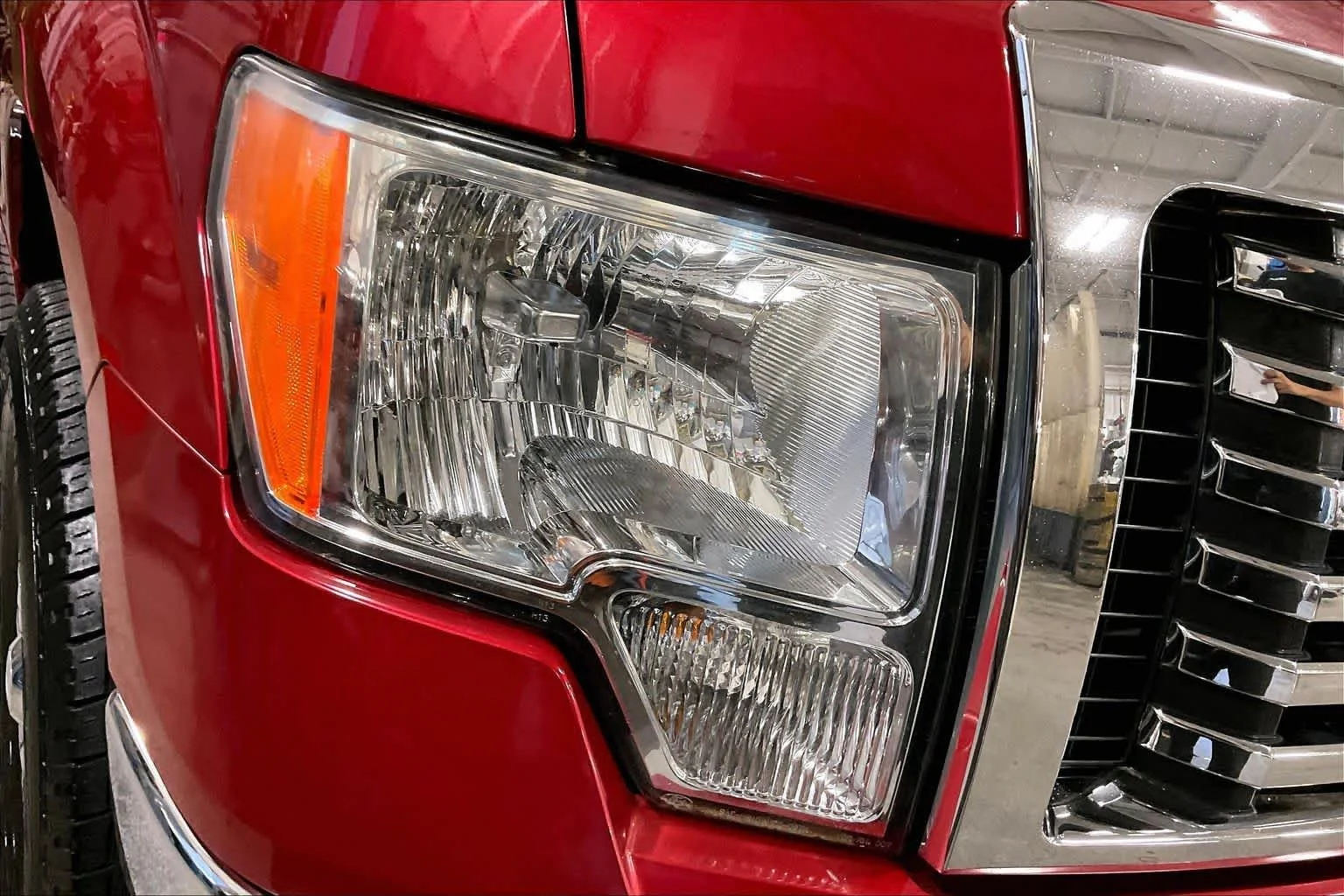 Used 2011 Red Candy Metallic Tinted Clearcoat Ford XLT image 27
