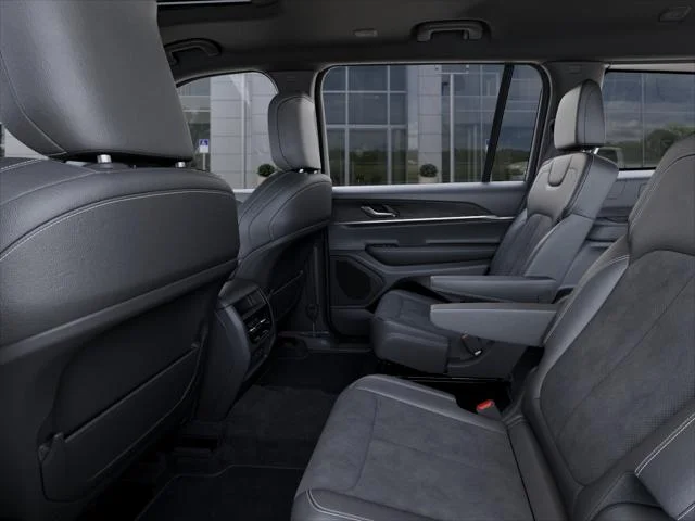 New 2027 Sting-Gray Clear-Coat Paint Jeep  image 49